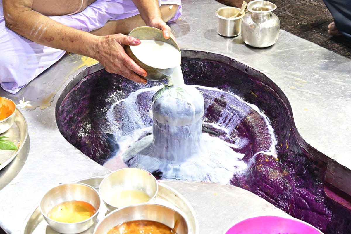 पंचामृत एवं शुद्ध दुग्धाभिषेक अनुष्ठान